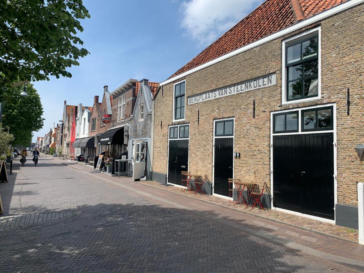 Pakhuis aan de Haven - bakboord Zierikzee Buitenkant foto