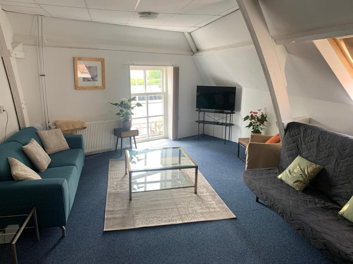 Pakhuis aan de Haven - bakboord Zierikzee Buitenkant foto